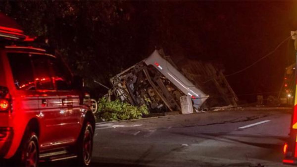 Mueren 18 personas tras desbarrancarse un bus en Brasil