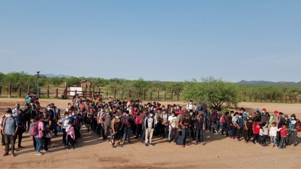 Patrulla fronteriza encuentra a más de 140 menores abandonados entre grupo de migrantes
