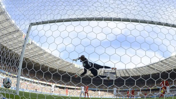 Bélgica remonta y gana a Argelia en su debut en el Mundial