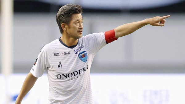 Delantero japonés Kazuyoshi Miura bate récord a sus 53 años de edad