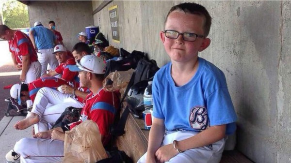 Niño fallece tras recibir golpe con un bate en partido de béisbol