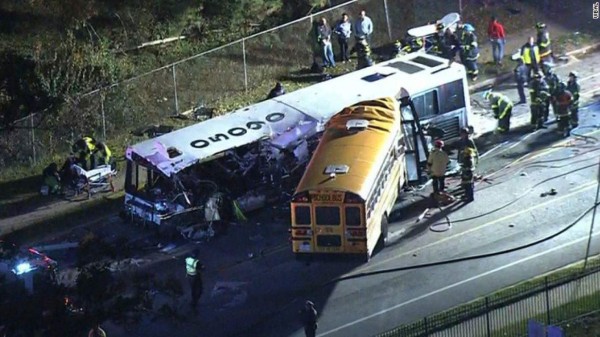 Seis muertos al estrellarse un bus escolar en Baltimore, EUA