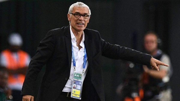 Héctor Cúper firma con otra selección pese a ser candidato para Honduras