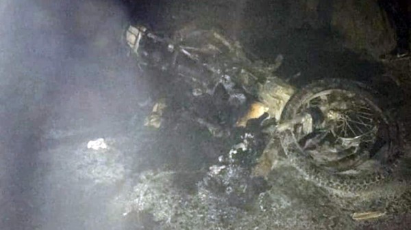 Dos personas mueren tras incendio de motocicleta en Colón