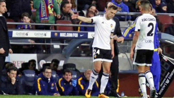 El Camp Nou le canta a Cheryshev y le dedica una gran ovación