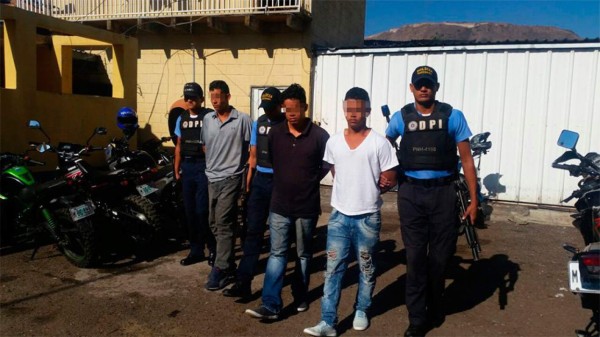 Caen tres sospechosos de quemar un camión en Tegucigalpa