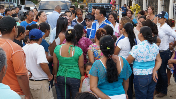 Calidonio promete pavimentar la 27 calle