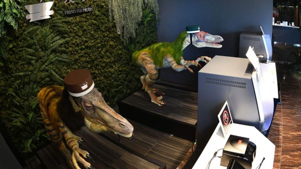 En un hotel de Japón, los recepcionistas son robots dinosaurios