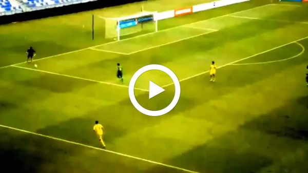 VIDEO: El autogol más rídiculo del portero más tonto