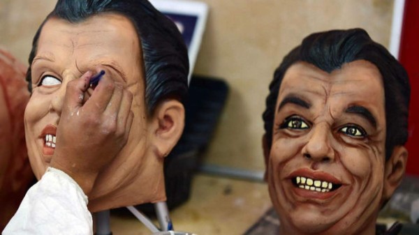 Crean máscaras del fallecido ídolo mexicano Juan Gabriel