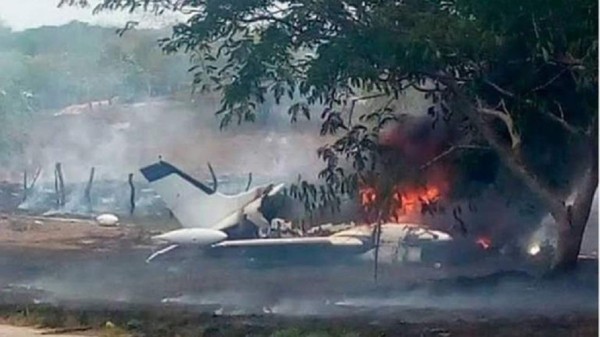 Avioneta se desploma y mueren seis personas en Chihuahua