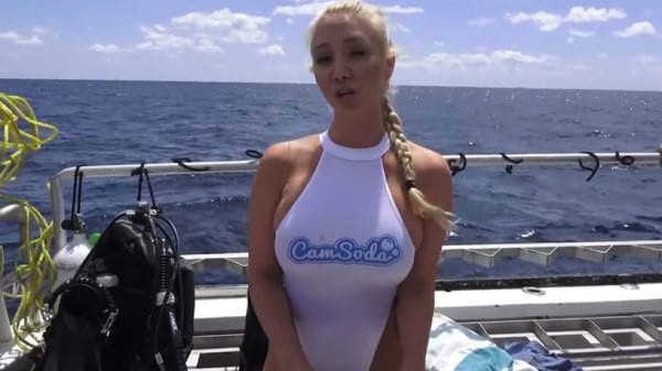 Estrella de cine para adultos es mordida por tiburón cuando filmaba