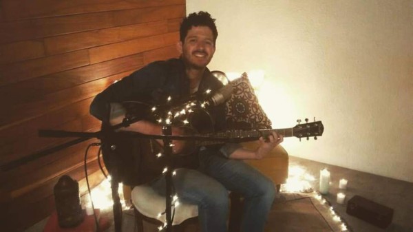 Hondureño lanza disco en México