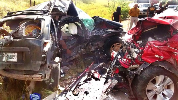 Dos muertos y ocho niños heridos en choque