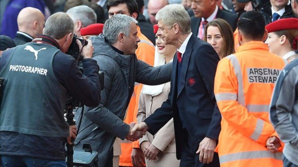 Arsene Wenger le ganó por primera vez a Mourinho