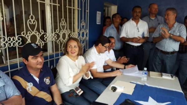 Nacionalistas piden reelección continua como en Estados Unidos