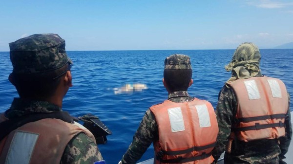 Encuentran cadáver flotando frente a costas de La Ceiba