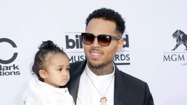 Chris Brown se considera 'un buen padre' para Royalty  