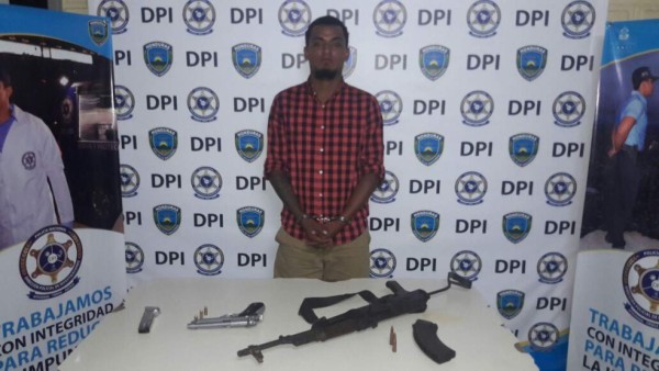 Detienen a miembro de la MS con un fusil AK-47