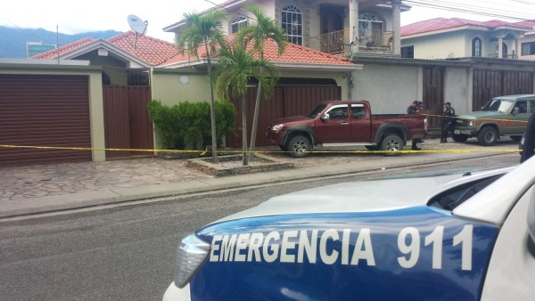 Asesinan a comerciante frente a su casa en Los Alamos