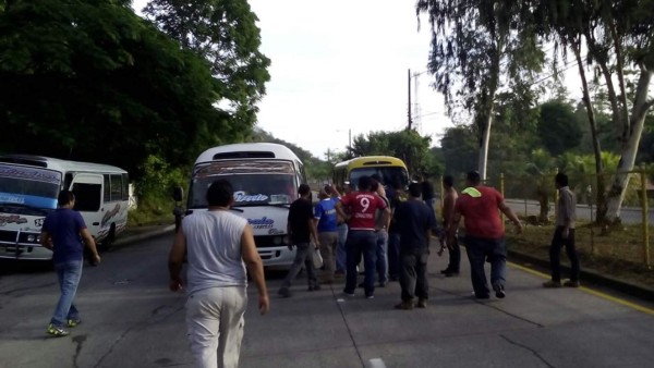 Protestan por asesinatos en el transporte público
