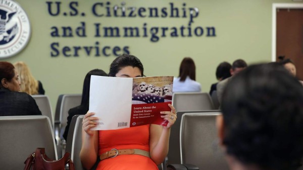 Supremo aprueba regla de Trump que permite negar residencia a inmigrantes