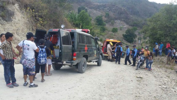 Un muerto y 17 personas heridas deja volcamiento en Lempira