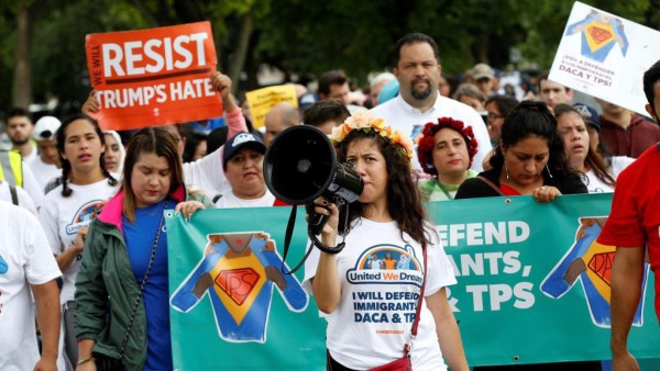 Piden a Trump renovar el TPS a más de 300,000 centroamericanos