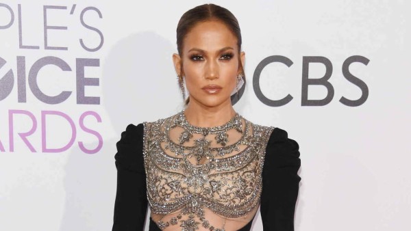 Jennifer López publica otra foto: ¿qué pasa con sus senos?