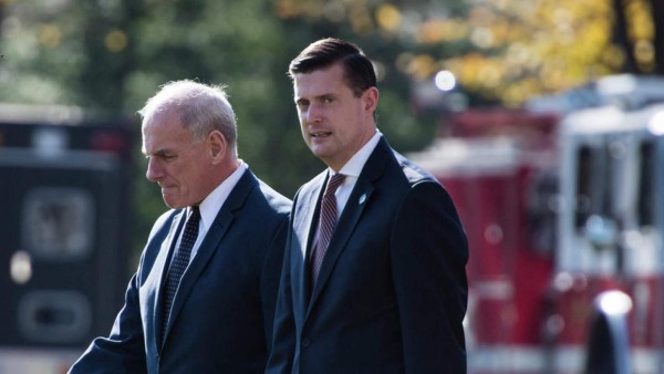 Casa Blanca intenta contener el escándalo de funcionario acusado de maltrato