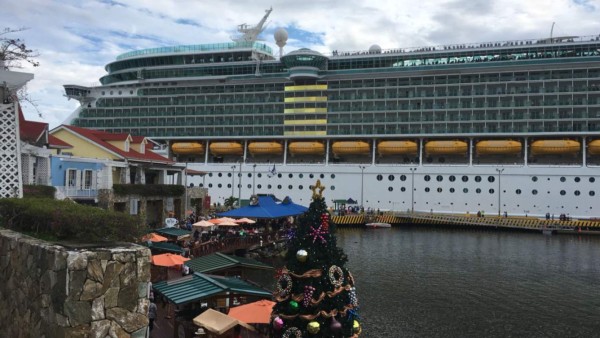 Aumenta en 28% la llegada de cruceristas a la isla de Roatán