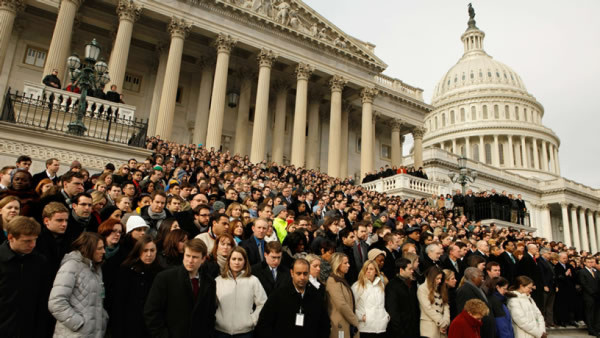 Obama encabezó momento de silencio por tiroteo