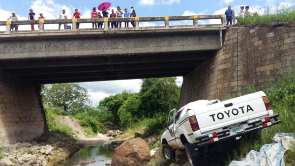 Un muerto y diez heridos tras accidente vehicular en Olancho