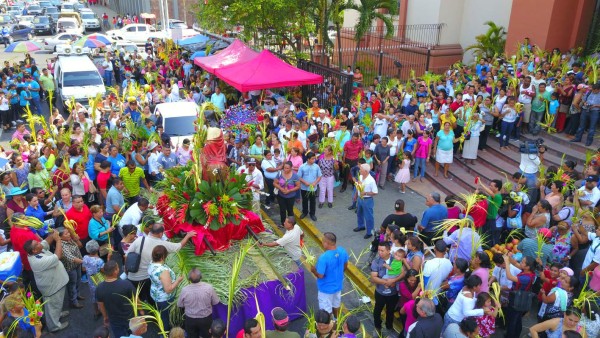 Con fervor celebran el Domingo de Ramos en Honduras