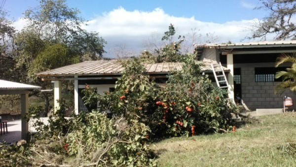 Vientos huracanados hacen estragos en Honduras