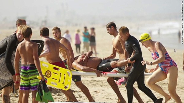 Tiburón blanco muerde a un nadador en Manhattan Beach, California