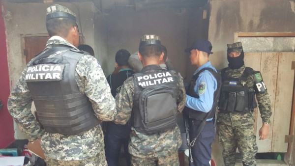 Capturan a dos menores tras enfrentarse con policías en San Pedro Sula