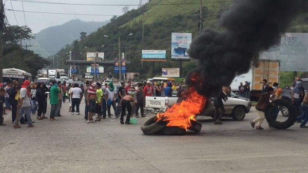 Desalojan a conductores de rapiditos de peaje en San Pedro Sula
