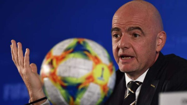 Presidente de la Fifa: 'Ningún partido merece poner en riesgo una vida'