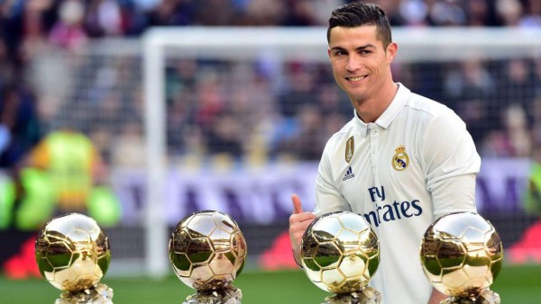 Aseguran que Cristiano Ronaldo recibirá el Balón de Oro en la Torre Eiffel