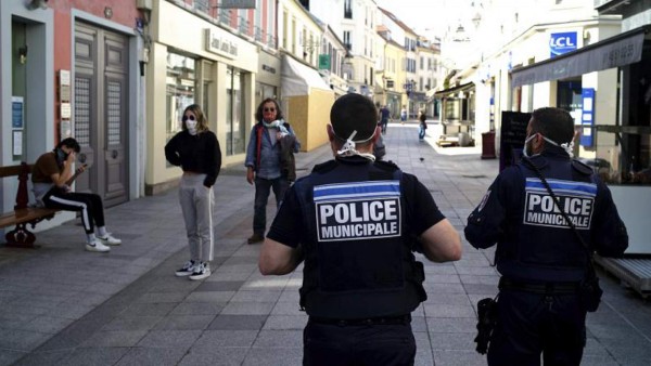 Policía francesa desmantela red de prostitución que explotaba mujeres rumanas y colombianas