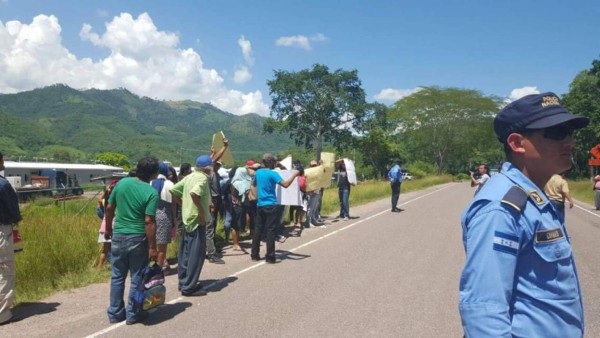Familiares de reos de El Pozo protestan porque no los ven