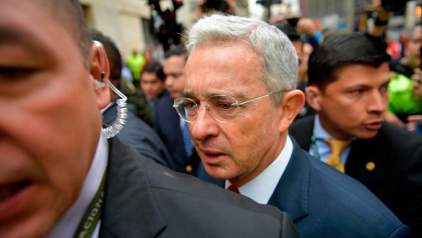 Corte Suprema de Colombia ordena detención domiciliaria de expresidente Uribe