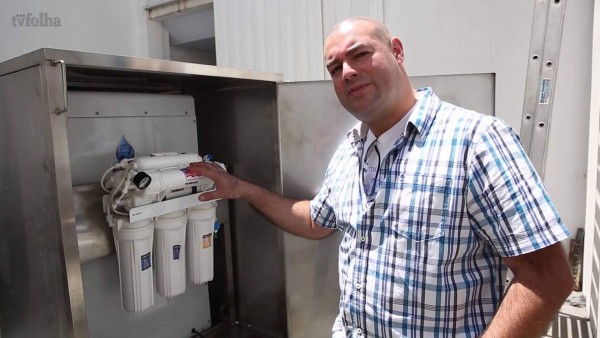 Un brasileño le saca agua potable al aire