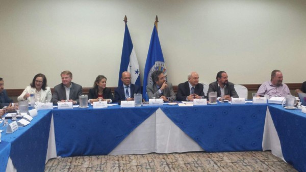 Maccih suspende reunión por irrupción de Miguel Briceño