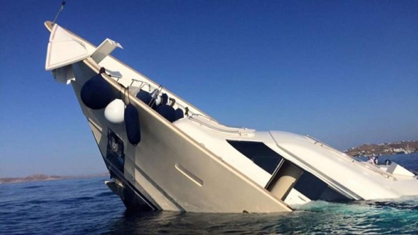 Millonario hunde su lujoso yate frente a una isla griega