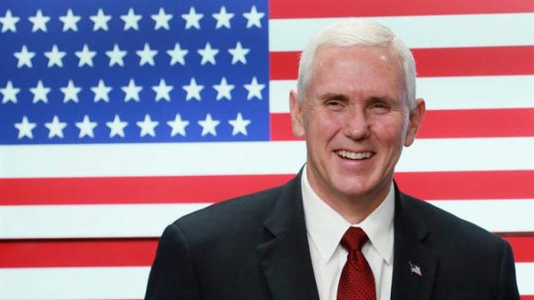 El error de Mike Pence en su cuenta de twitter que no pudo ocultar
