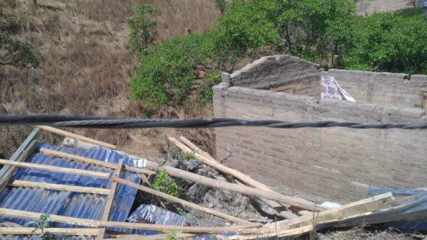 Vientos destruyen varias viviendas en La Virtud, Lempira