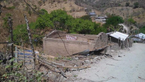 Vientos destruyen varias viviendas en La Virtud, Lempira