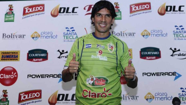 ¡No para! Sebastián Abreu deja El Salvador y ahora jugará en Brasil